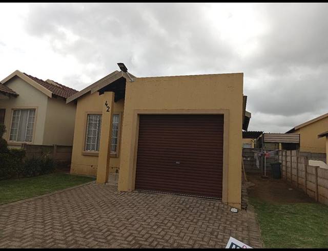2 BEDROOM APARTMENT FOR SALE IN MOHLAKENG